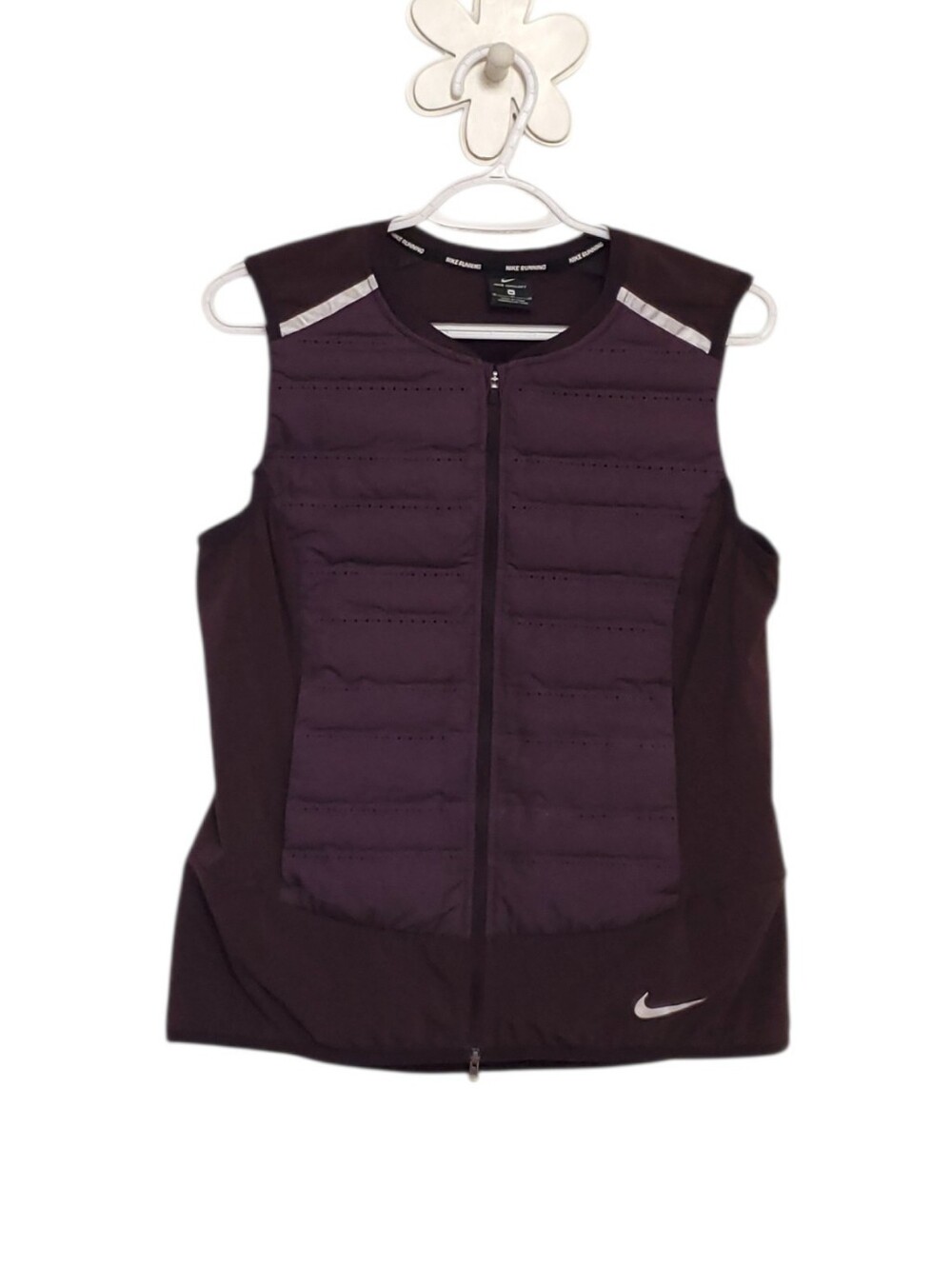NIKE Women’s Running Aeroloft Thermal Lightweight Eggplant Vest Sz M